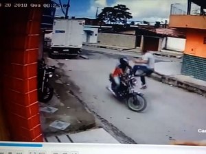 Suspeito de assalto que levou 'voadora' de vítima é detido em Pernambuco