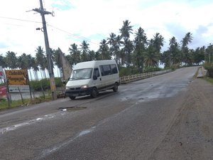 Povoado São Bento sofre com buracos na rodovia AL 101 Norte