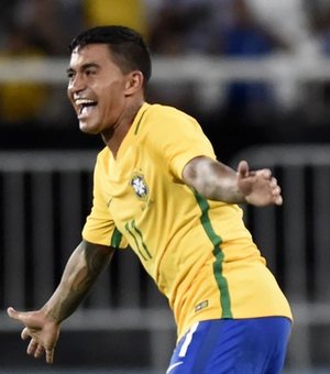 Em tributo à Chape, Brasil vence Colômbia e volta a liderar ranking da Fifa