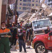 Bombeiros retiram 8º corpo de prédio que desabou em Fortaleza