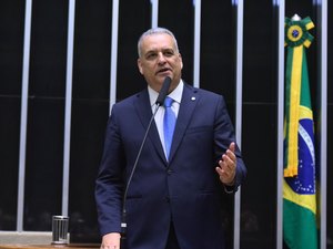 Alfredo Gaspar solicita explicações ao Itamaraty sobre os gastos exorbitantes com viagens internacionais de Lula
