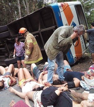 Acidente com ônibus em Paraty/RJ deixa 15 mortos e 57 feridos