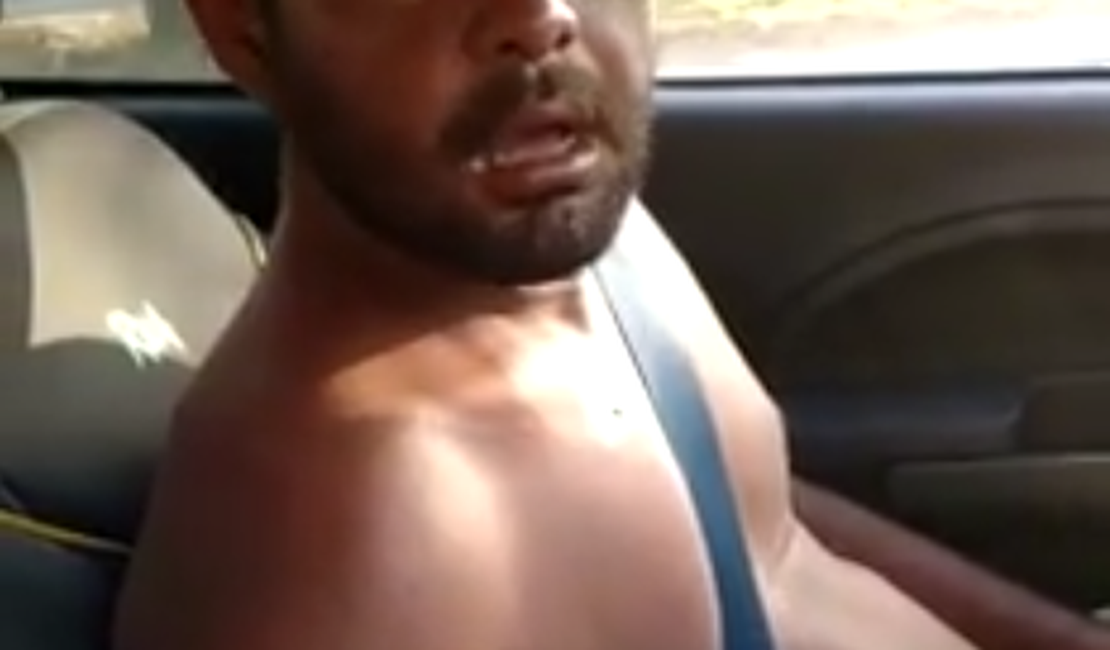 [Vídeo] Motorista embriagado 'apaga' ao volante e acaba flagrado pela polícia