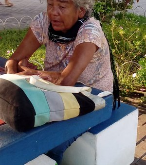 Mulher em situação de rua procura por familiares em Maragogi
