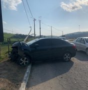 Embriaguez ao volante: motorista choca veículo contra poste em Viçosa e é conduzido à delegacia