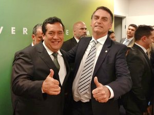 Bolsonaro tenta arrastar partidos de alagoanos para a base do Governo