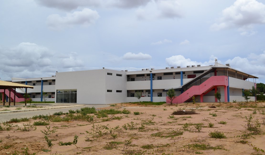 ?Faculdade de Arapiraca é condenada a indenização por não entregar diploma