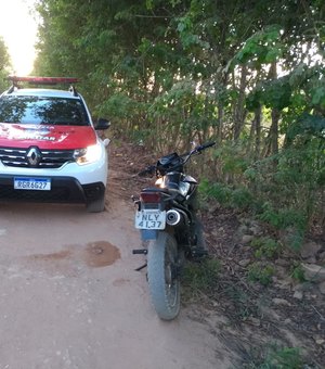 Motocicleta furtada é abandonada na zona rural de Arapiraca