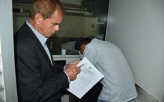 Empresário e ex-chefe de transporte municipal de Girau do Ponciano são presos acusados de corrupção 