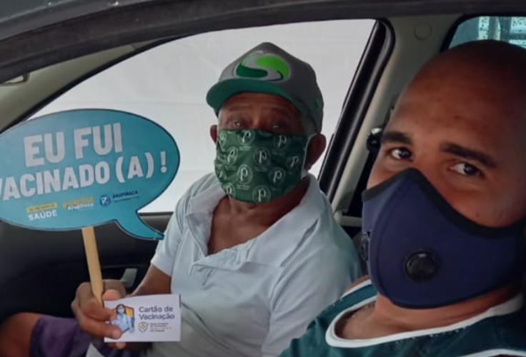 Líder comunitário de Arapiraca tem levado idosos que não tem transporte para se vacinar