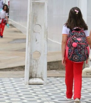 Ortopedista faz alerta sobre peso de mochilas escolares