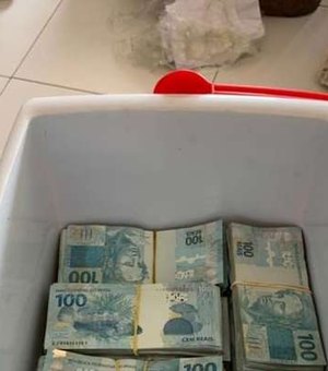 PF acha R$ 750 mil em caixa térmica na casa do nº 2 da Saúde