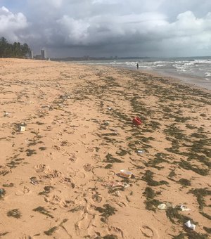 Trechos impróprios para banho de praia diminuem em relação às duas últimas semanas