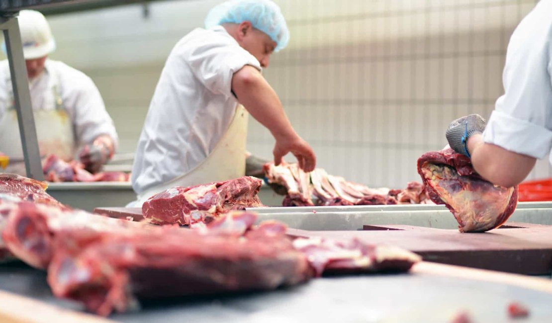Risco coronavírus: China barra carne de mais 2 frigoríficos brasileiros