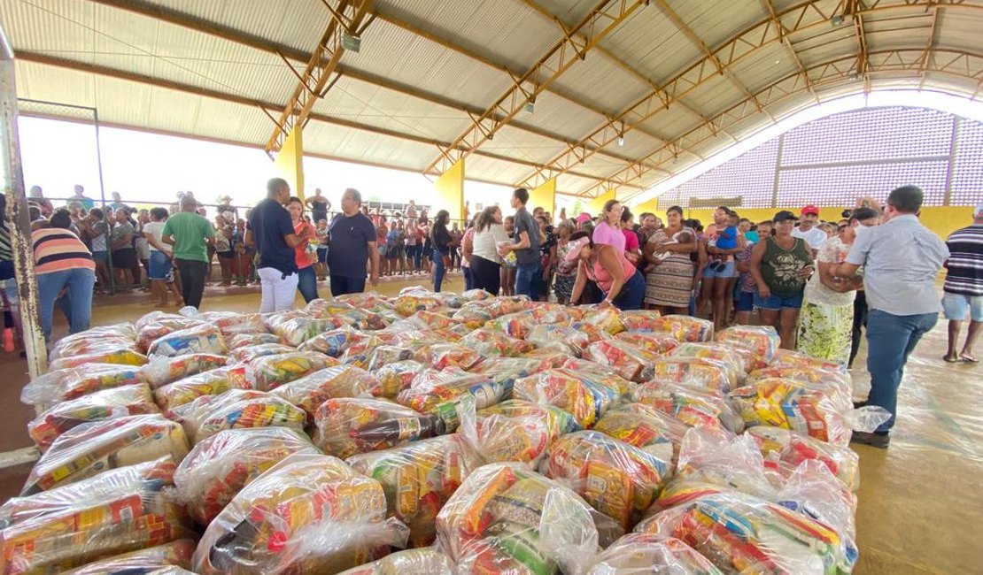 Prefeitura de Porto Calvo doa cestas para famílias com insegurança alimentar