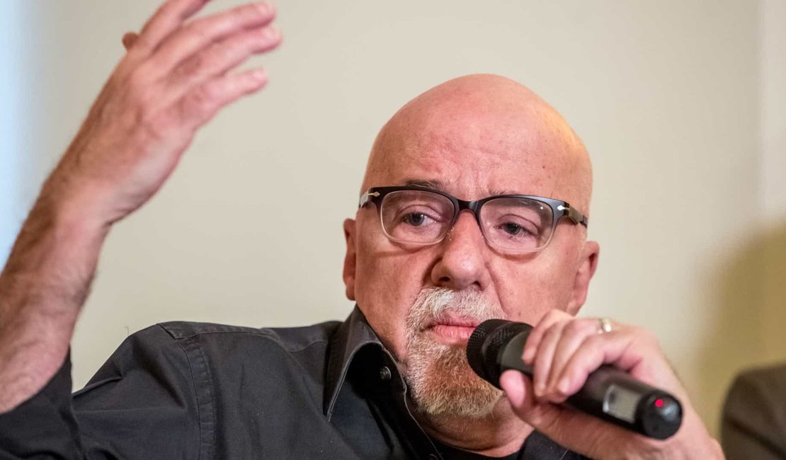 Escritor Paulo Coelho lista 'assassinos de Paulo Gustavo'