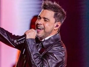Zezé Di Camargo desabafa em show após críticas sobre desafinar ao cantar uma música