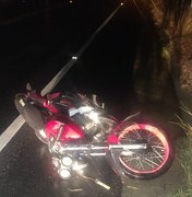 Motociclista derrapa em pista molhada e morre em acidente na AL-115