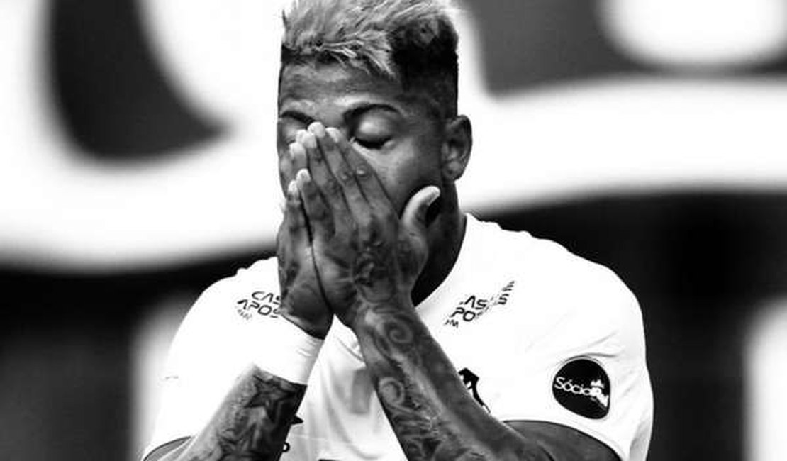 Alvo de racismo, alagoano Marinho chora e desabafa nas redes sociais