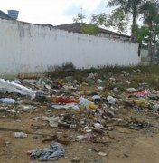 Lixo acumulado em frente a UBS pode prejudicar saúde dos  moradores