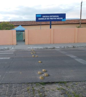 Muro de escola estadual desaba em Penedo