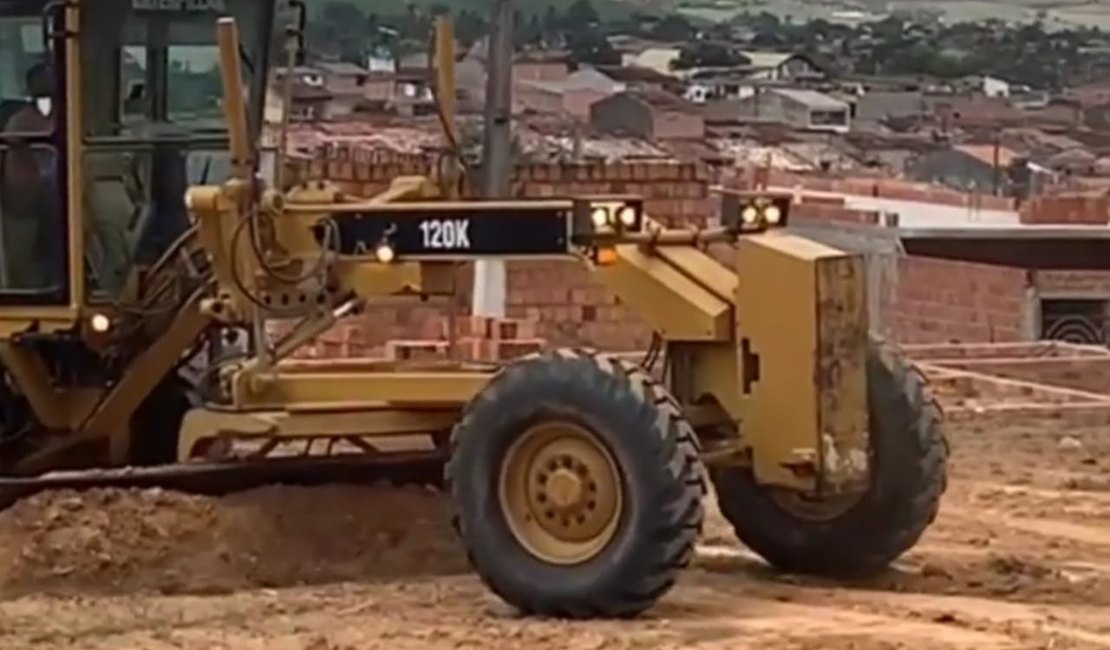 Prefeitura de Matriz de Camaragibe faz limpeza de terreno para construir creche