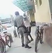 [Vídeo] Idoso é agredido com socos por guarda municipal 