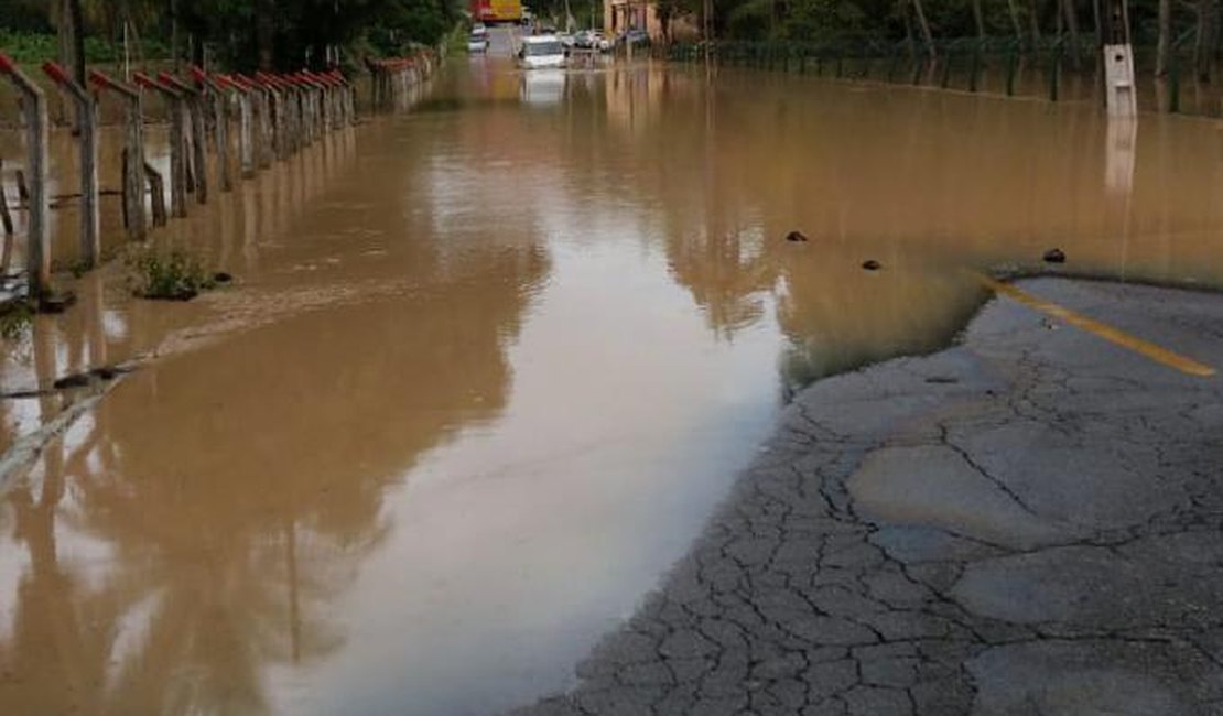 Chuvas em Maceió: SMTT orienta vias alternativas à Avenida Pierre Chalita