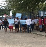 Estudantes do EJA em Arapiraca protestam contra proibição de uso do transporte escolar