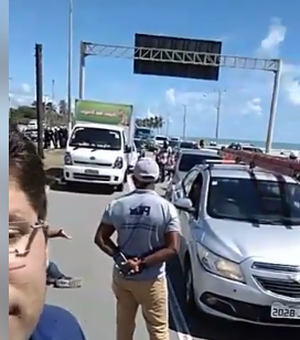 Taxistas protestam contra apreensões de veículos na Assis Chateaubriand