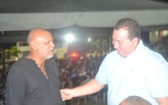 Ator Chico de Assis (preto) e o prefeito Henrique Vilela no festival
