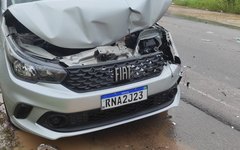 Carro ficou danificado após o acidente em Maragogi