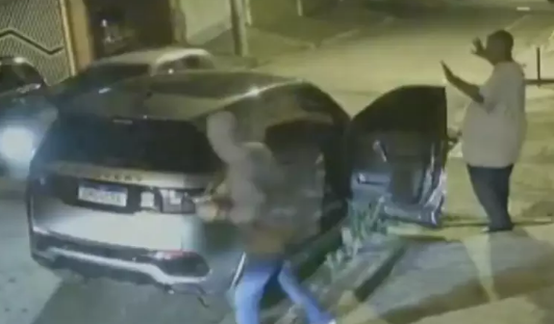 Polícia prende homem que roubou  carro do cantor Péricles