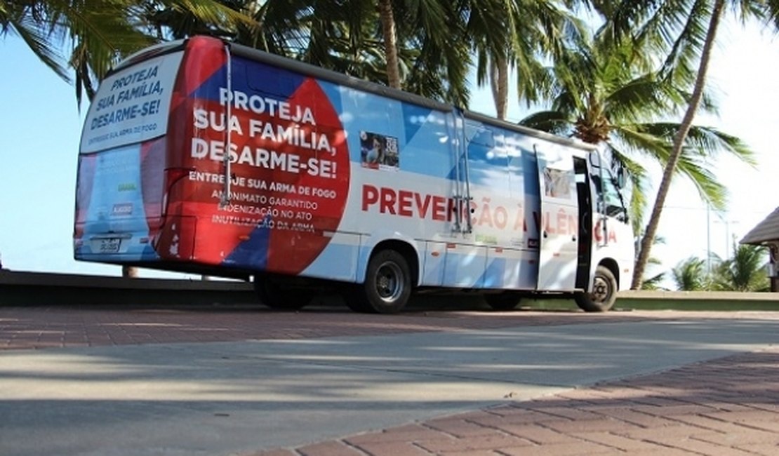 Ônibus da Seprev recebe mais de 1.700 itens perigosos no primeiro ano
