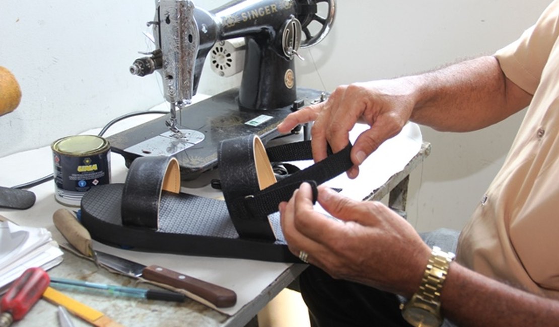 Conheça o único local de Alagoas que fabrica calçados para pessoas com hanseníase