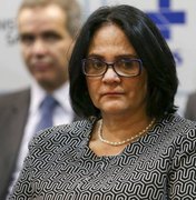 Ministra Damares Alves nega que vá deixar o governo