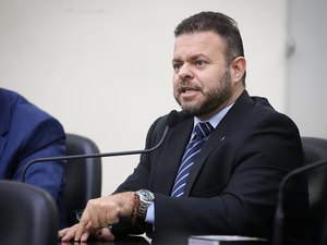 Léo Loureiro quer modificar legislação que trata da reeleição da Mesa Diretora da ALE