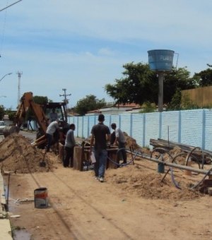 Casal substitui mais de 130 metros de redes de esgoto em bairros de Maceió