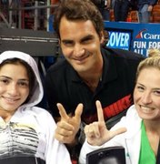 Laís Souza passeia em Miami, tieta Roger Federer e entra em 2ª fase de tratamento
