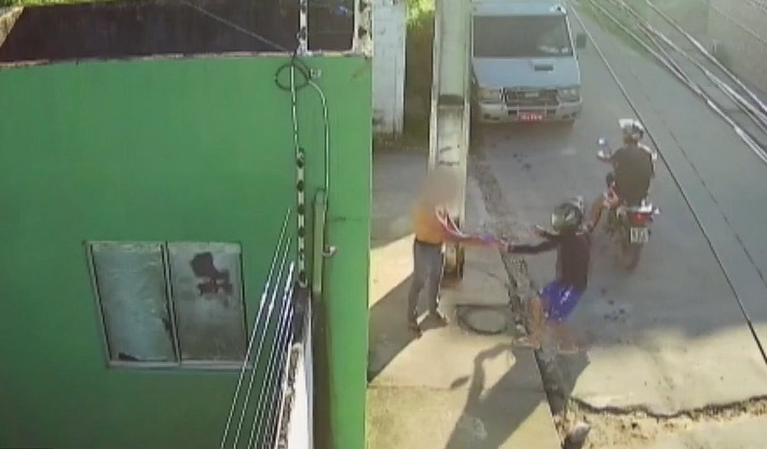Flagrados por câmeras de segurança durante assalto são presos no Antares