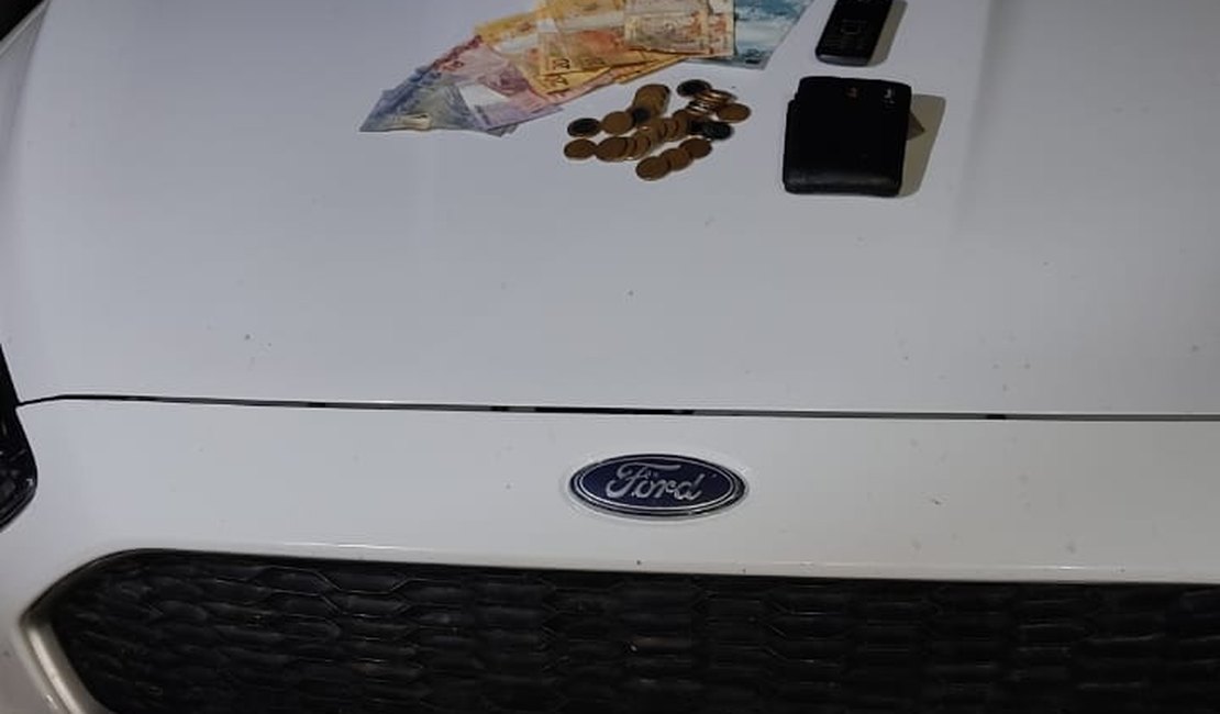 Carro de locadora é usado por criminosos para assaltar supermercado no Agreste