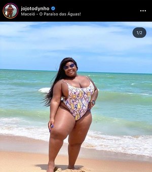 Jojo Todynho posa de maiô em praia de Maceió e ganha elogios nas redes sociais