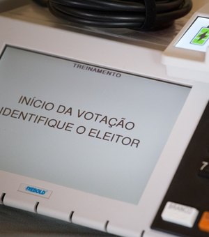 Duas urnas eletrônicas são trocadas na zona rural de Arapiraca após defeito