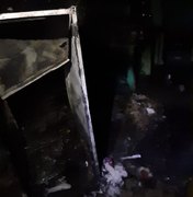 Incêndio destrói cozinha de residência durante a madrugada em Maceió