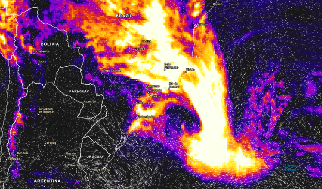 Ciclone no litoral brasileiro contribui para recorde de chuvas no país