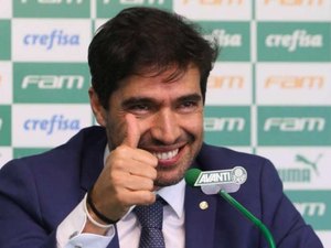 Abel Ferreira comenta peculiaridade do futebol brasileiro: 'Muito emocional'