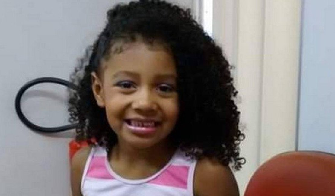 Menina de 8 anos morre vítima de bala perdida
