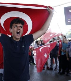 Turquia afasta 2.745 juízes em todo país, após tentativa de golpe