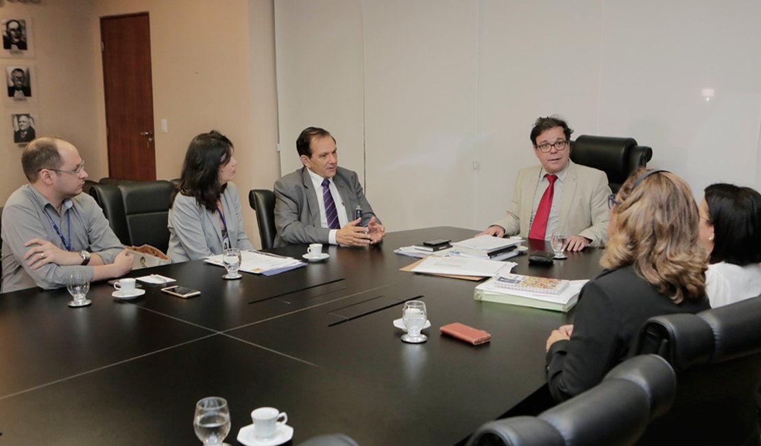 ?Presidente do TJ e Fecomércio discutem situação dos comerciantes do Pinheiro