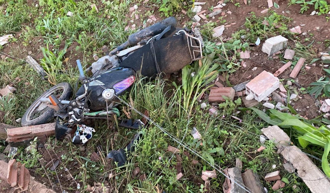Motociclista morre após acidente e condutor de veículo foge, em Arapiraca